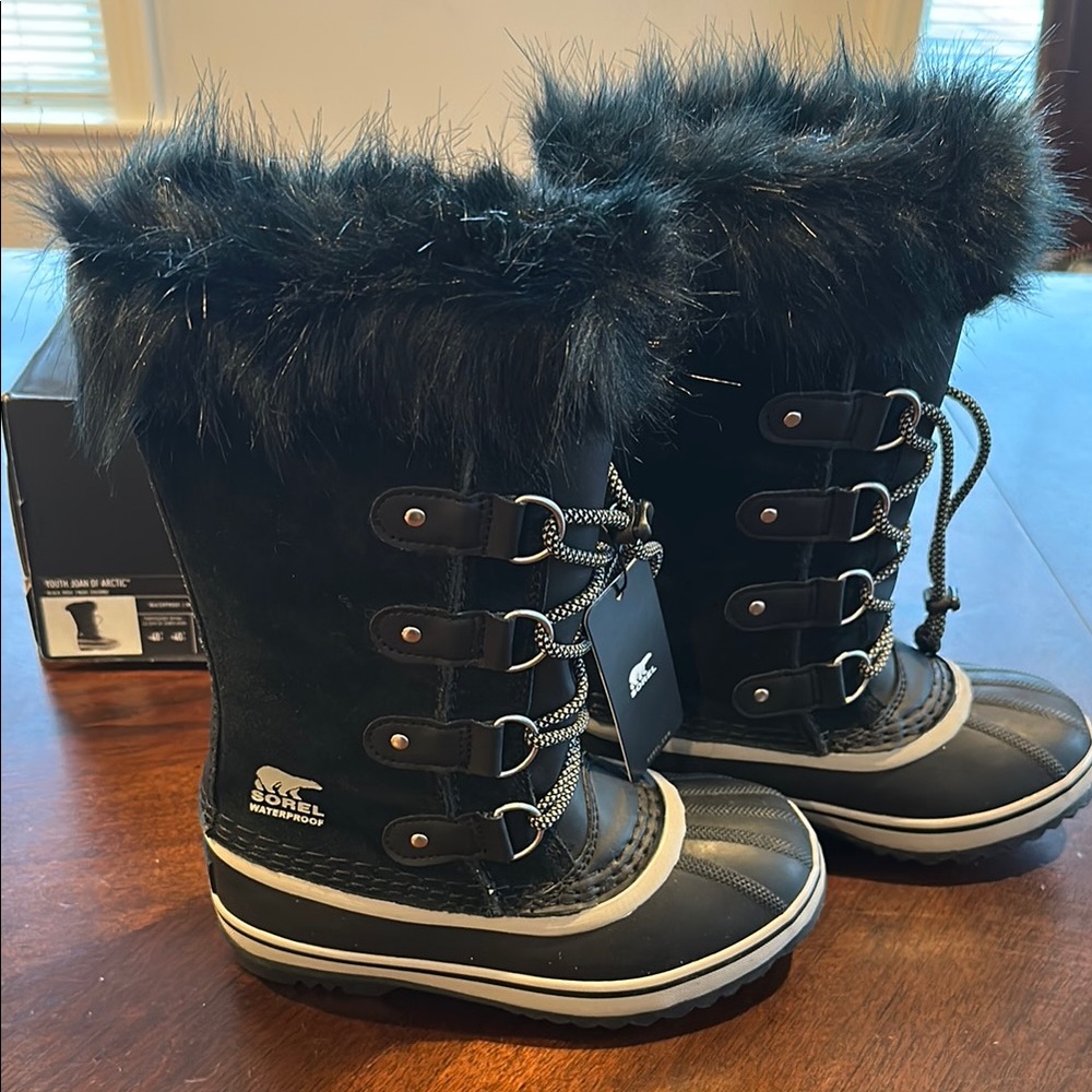 Brand New Kids Sorel Unisex Joan of Arctic Suede Cold-Weather Boots